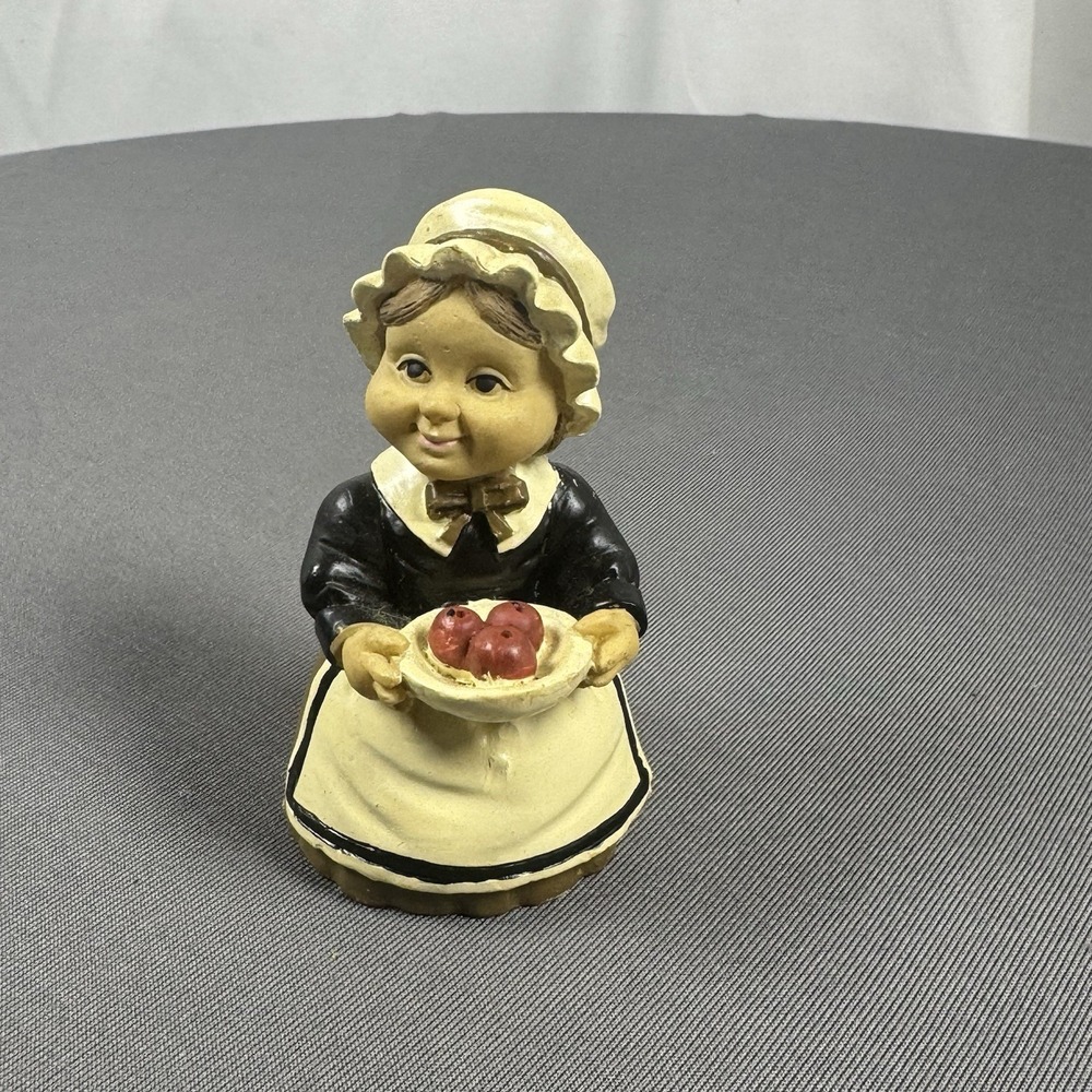 Bob Schneeberg Thanksgiving Figurine Of Woman‎ With Apples